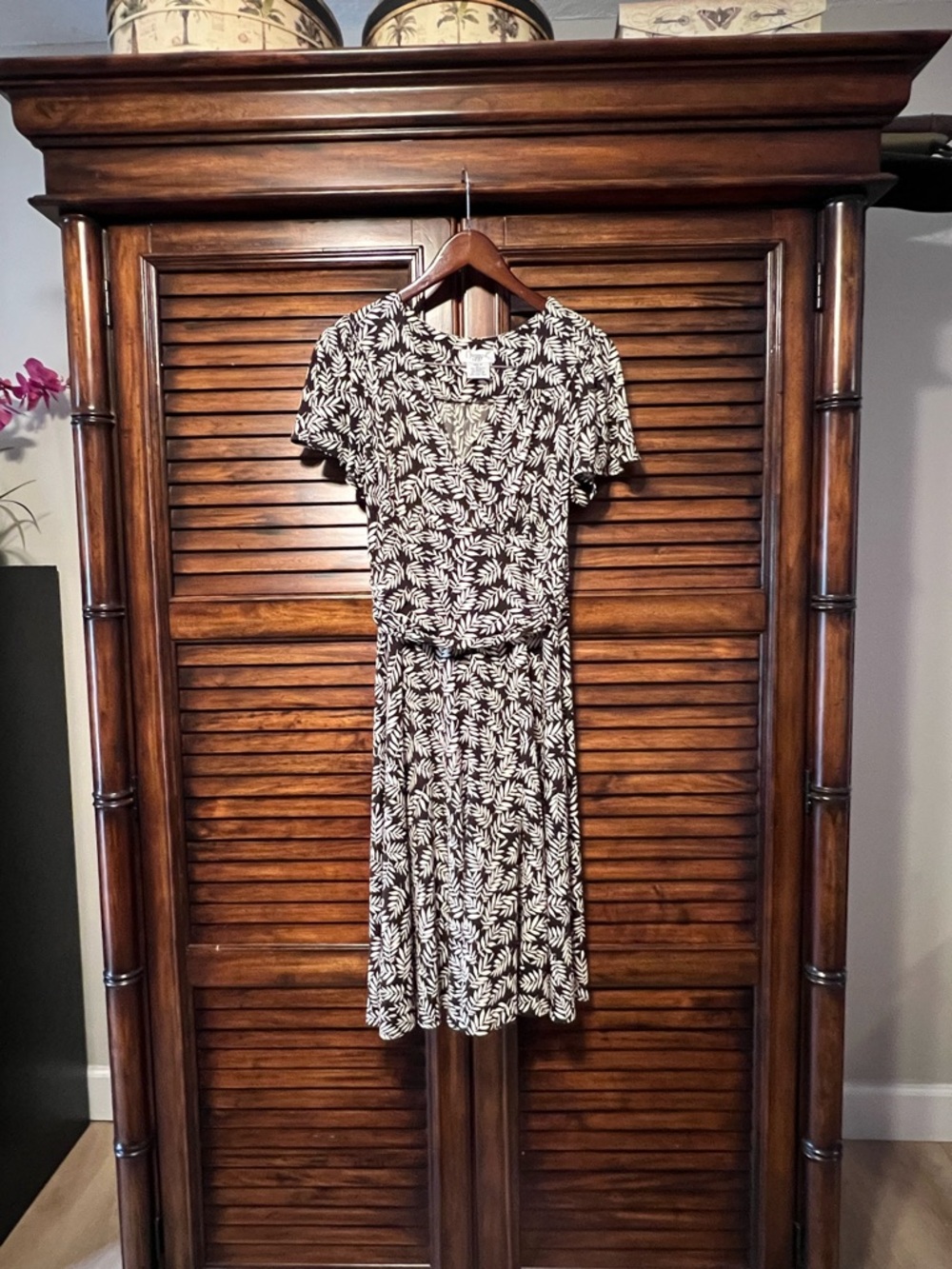 Maggie L Brown and Cream Tropical Leaf Print Stretch Short Sleeve Dress‎ Size 12